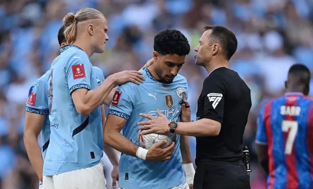 包含赛前德甲传出新动向，那不勒斯内部沟通，管理层表态——底气十足，球队文化再被提及的词条