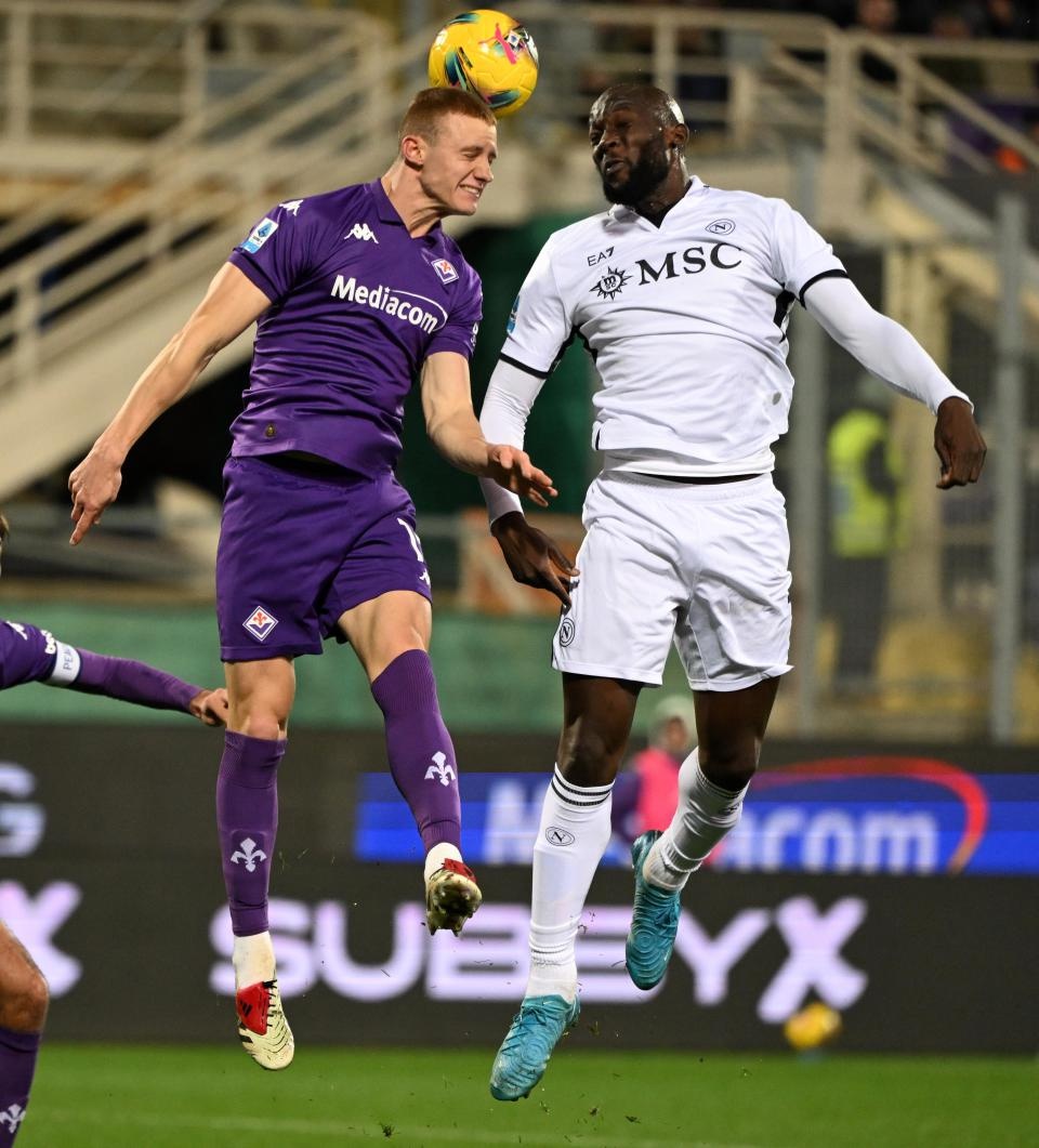 西甲今晚再迎强敌；那不勒斯远射贴柱；主帅态度——赛场秩序良好；更衣室氛围转暖的简单介绍