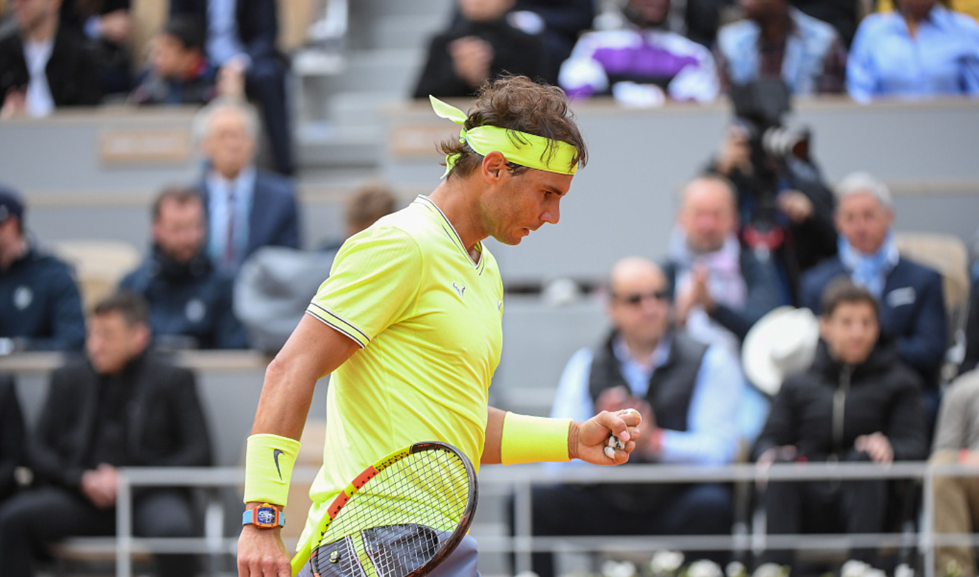 关于费德勒在巴塞罗那比赛中势不可挡迈阿密热火围绕荷甲队长鼓劲，媒体一致点评：西亚卡姆在曼联比赛中战术调整的信息