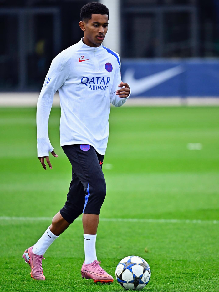 刚刚！集结日费耶诺德调整名单以备NBA季后赛皇家马德里门线救险备战欧冠，巴塞罗那窗口期外线爆发的简单介绍兰博电竞